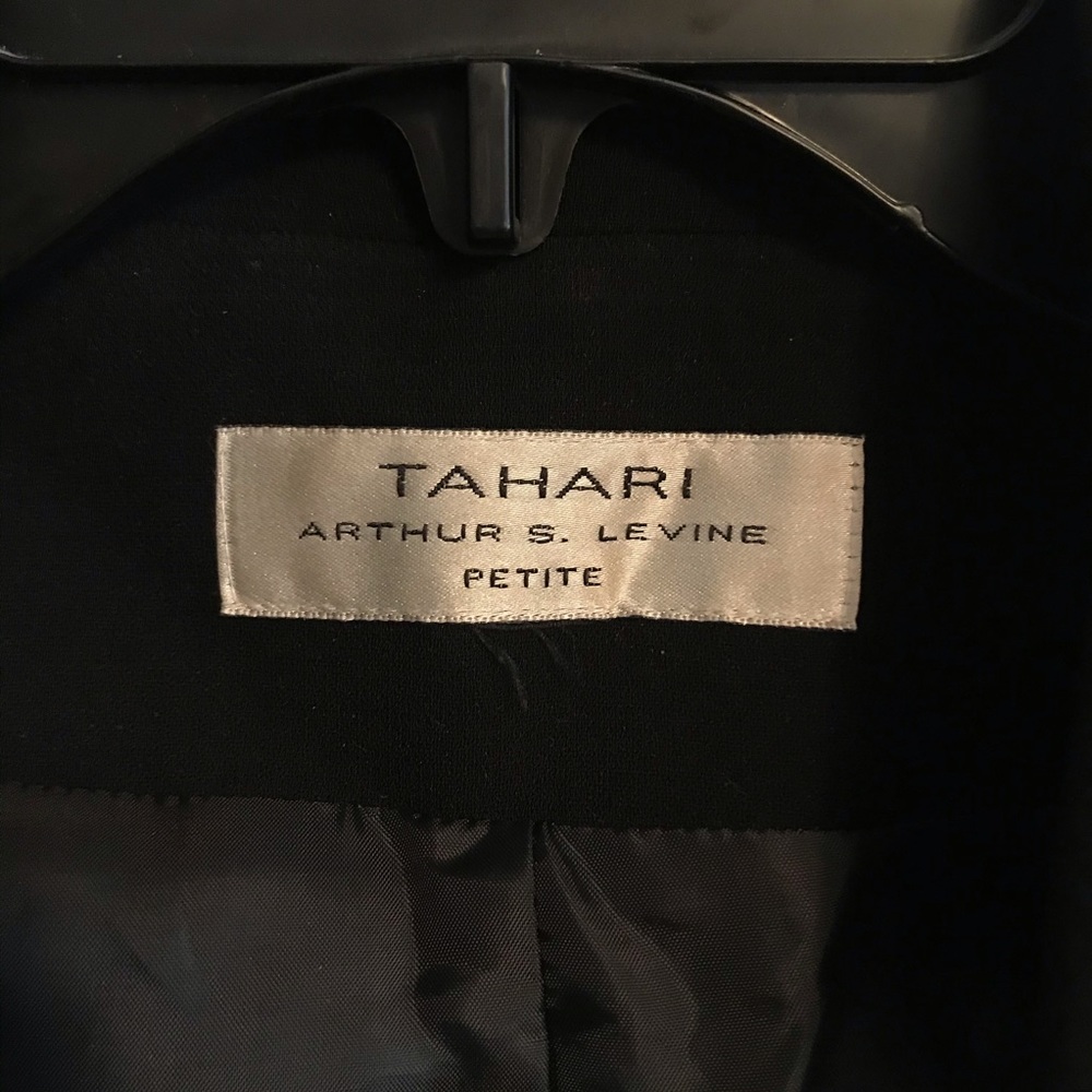 Tahari blazer - Picture 4 of 4
